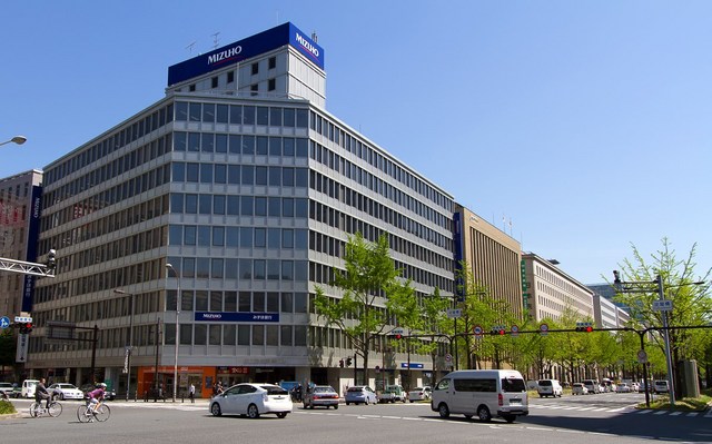 淀屋橋 交差点.jpg