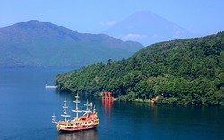 芦ノ湖と富士山.jpg